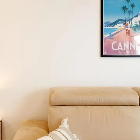 Elegant One Of Golden Square Appartement