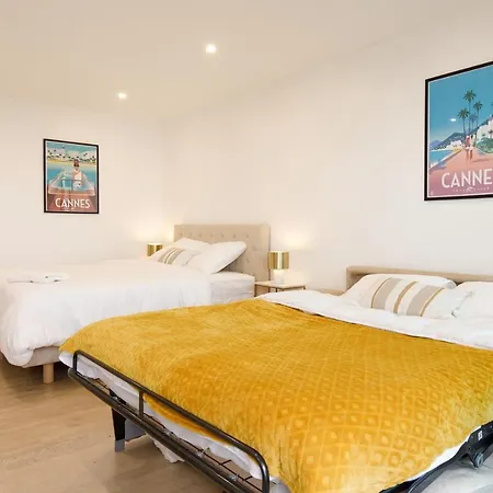 Elegant One Of Golden Square Apartment *